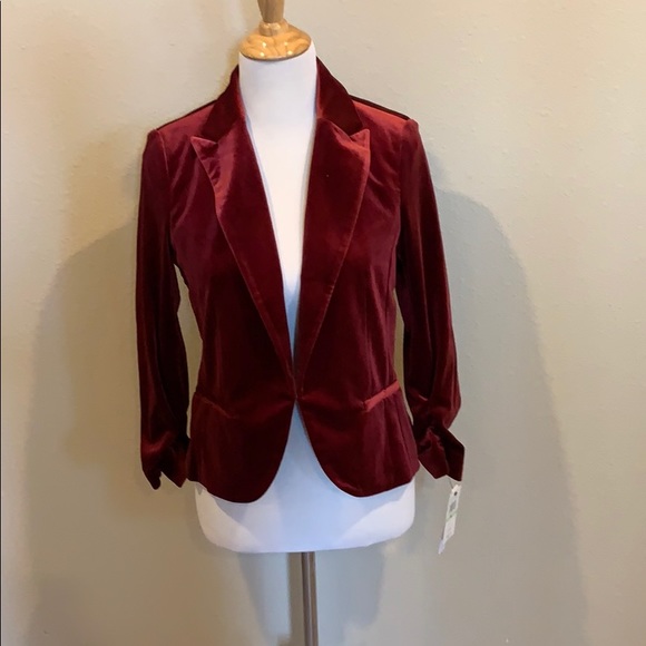 Amanda & Chelsea Jackets & Blazers - Wine velvet stretch blazer